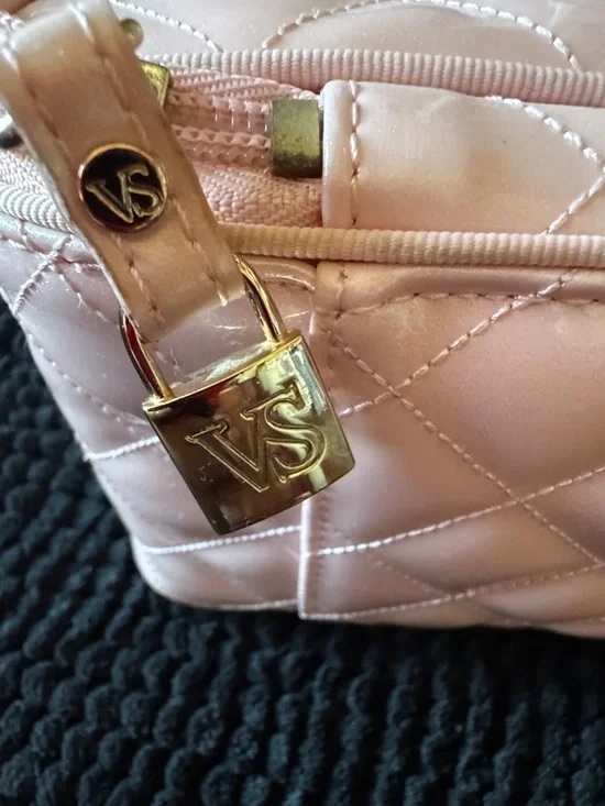 Victoria's Secret Quilted Light Pink Cosmetic Case with Top Handle - Picture 2 of 8